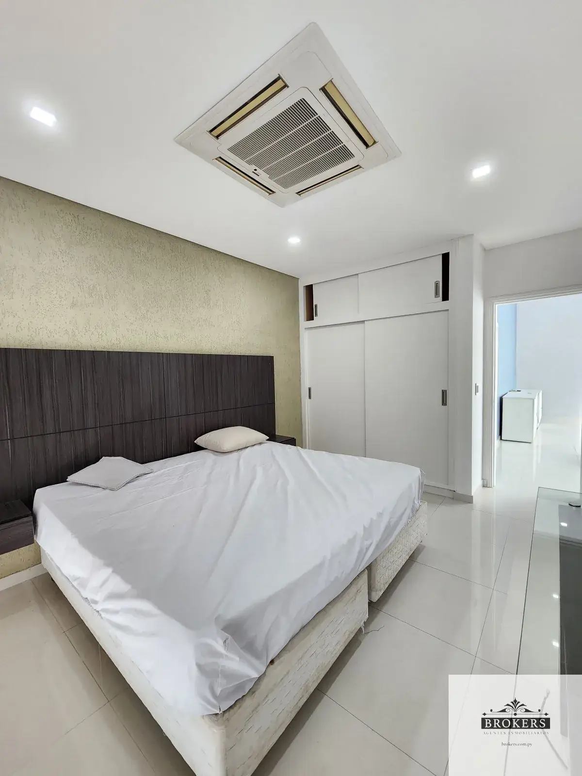 Casa de 3 dormitorios en Venta en Ycuá Satí, Asunción - Image 14