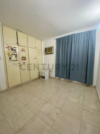 Casa de 4 dormitorios en Alquiler en Hipódromo, Asunción