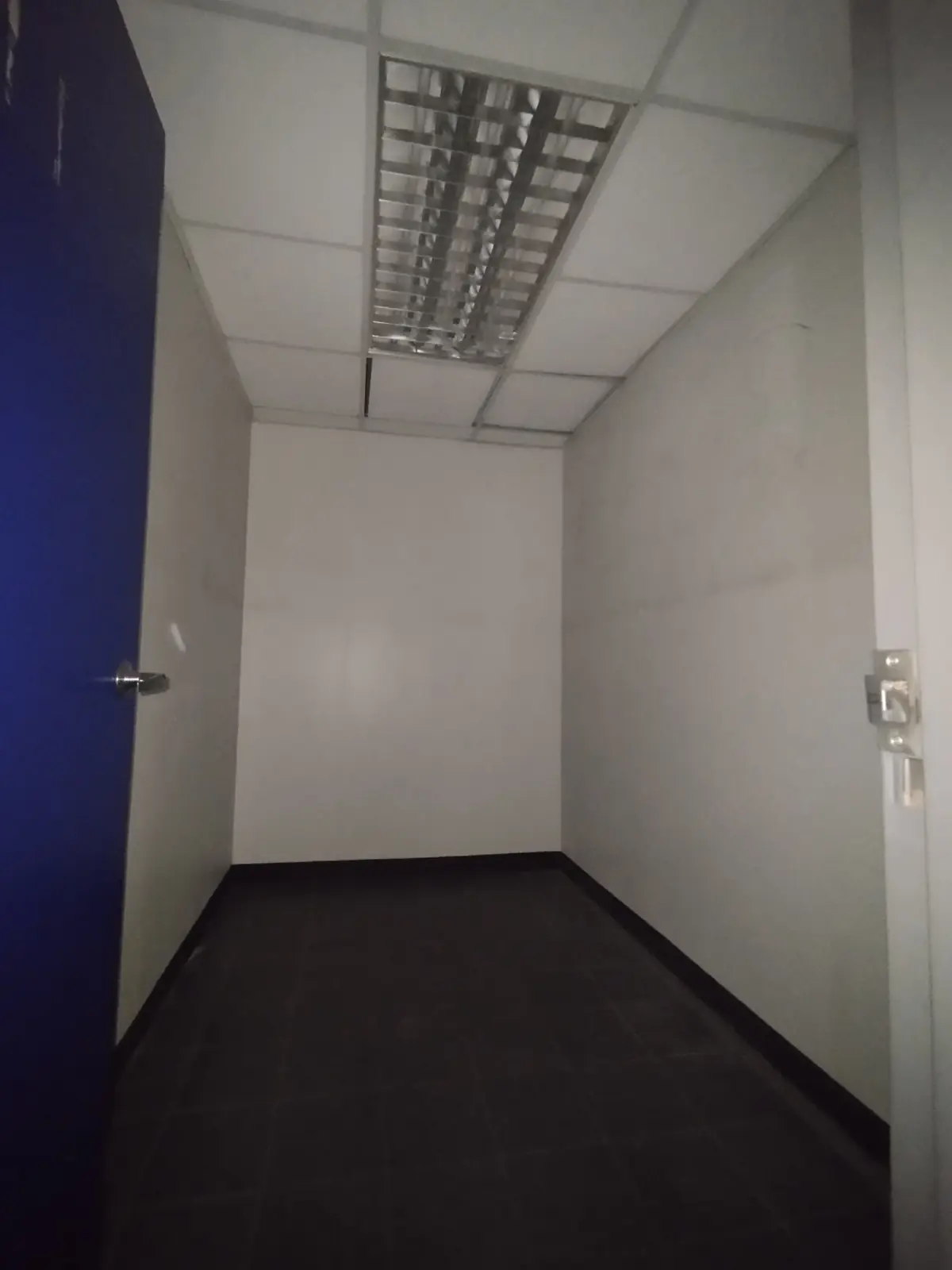 Local comercial en venta, urb. Los Palos Grandes, Torre Cavendes - Image 6