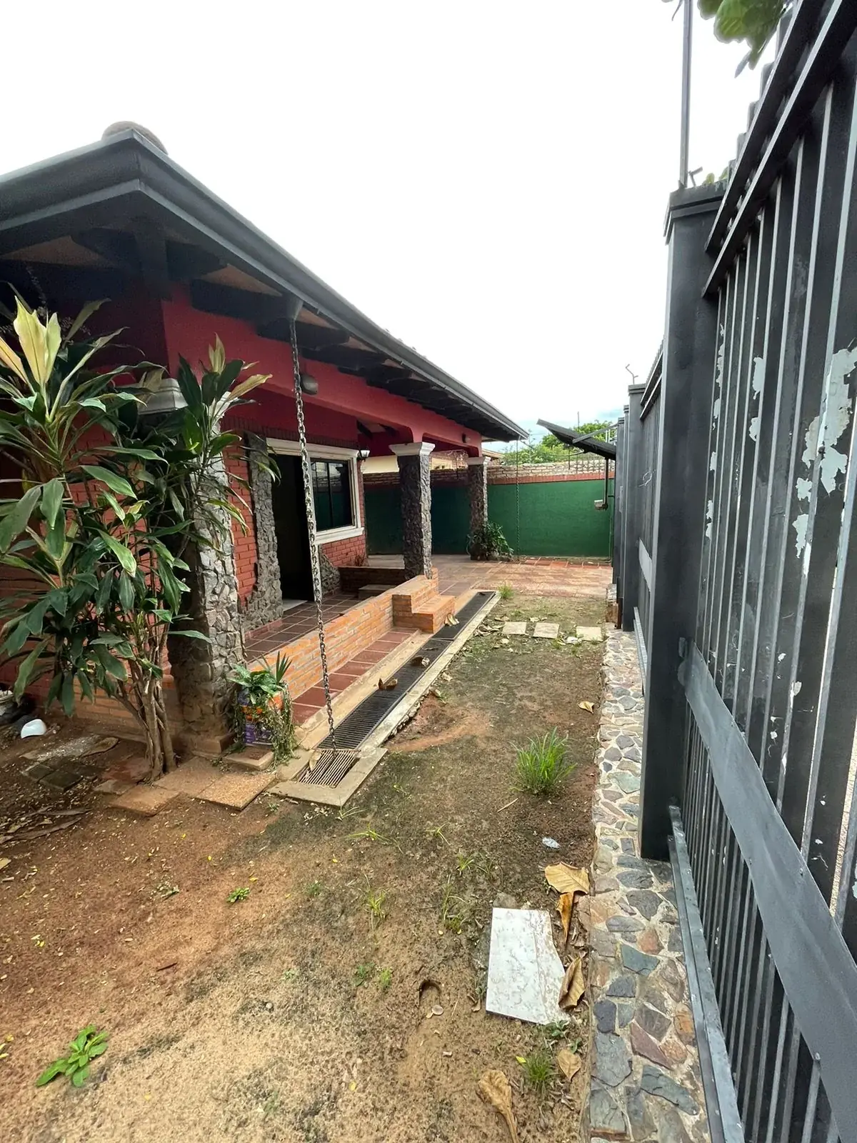 OFERTA! AMPLIA CASA EN BARRIO SANTA MARÍA - Z/ FRIGORÍFICO GUARANÍ - Image 2