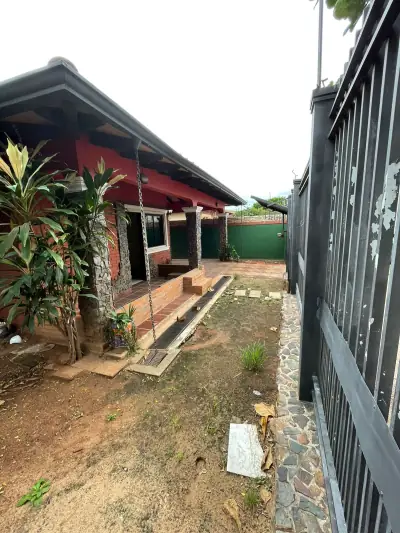 OFERTA! AMPLIA CASA EN BARRIO SANTA MARÍA - Z/ FRIGORÍFICO GUARANÍ