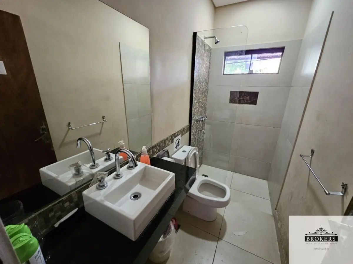 Office of 400m² for Sale in Ytay, Asunción - Image 12