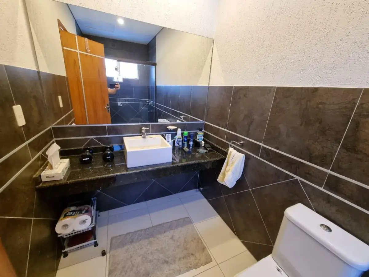 Casa de 3 dormitorios en Venta en Madame Lynch, Asunción - Image 2