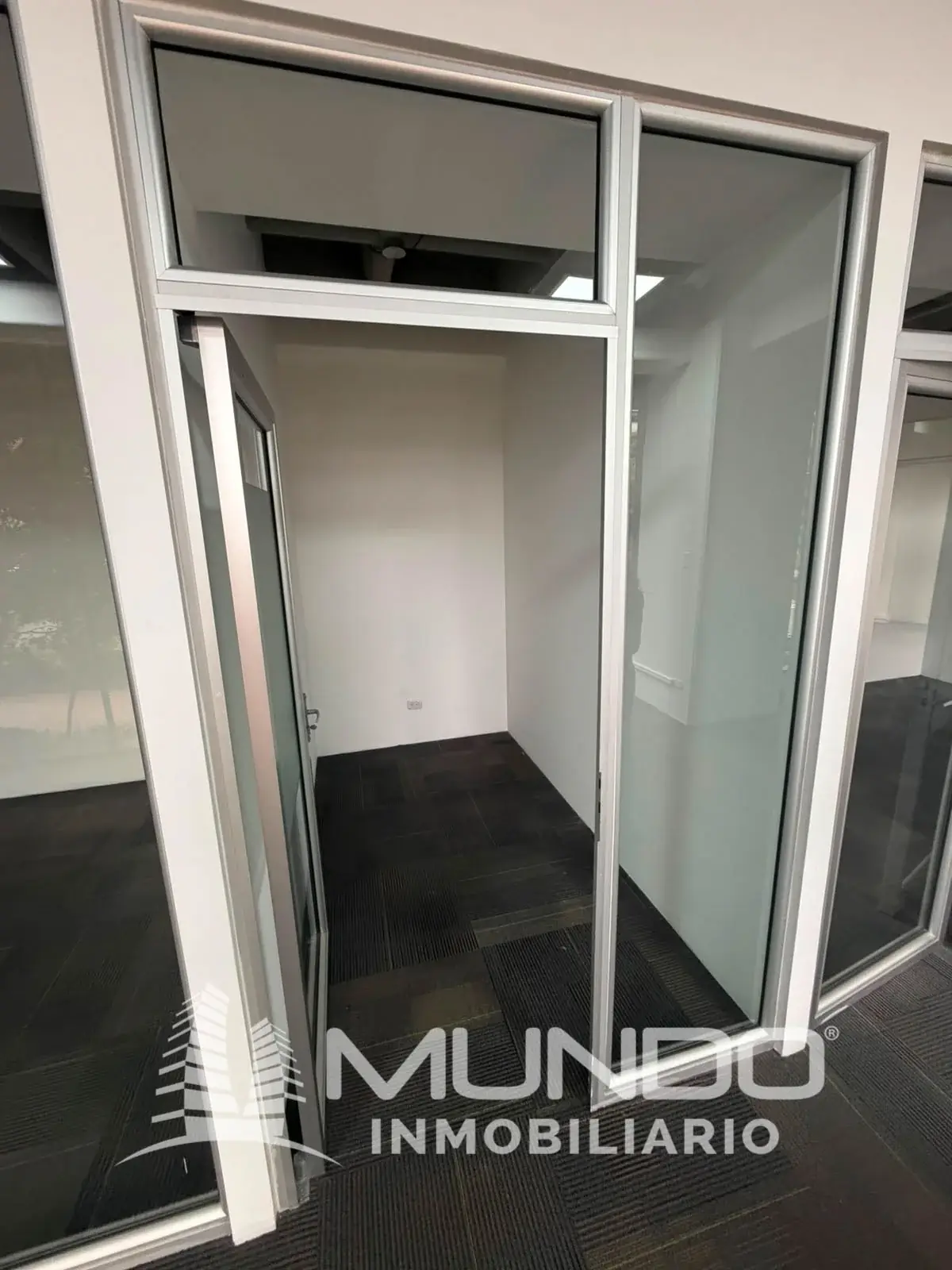 Local Comercial de 166,24m² en Alquiler en Zona 10, Ciudad de Guatemala - Image 12