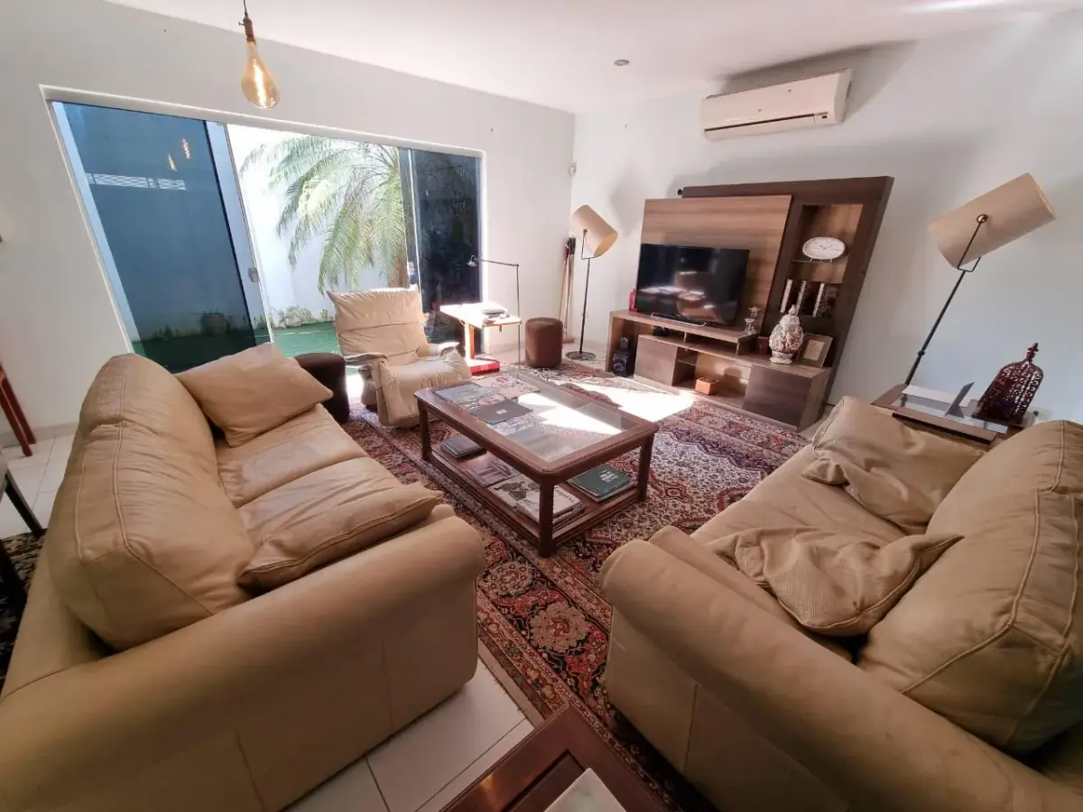 Casa de 3 dormitorios en Venta en Madame Lynch, Asunción - Image 10