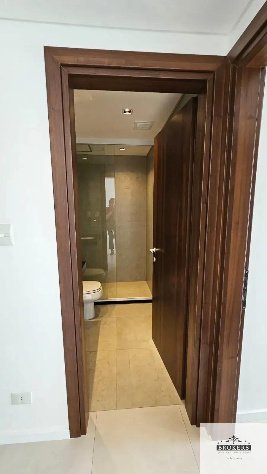 2-Bedroom Apartment for Sale in Carmelitas, Asunción - Image 15