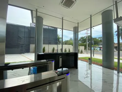Escritório de 40m² à Venda em Salvador del Mundo, Asunción