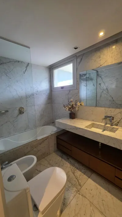Alquiler semipiso de 4 dormitorios en Palacio de los Patos, 334m², en Mburucuyá, Asunción