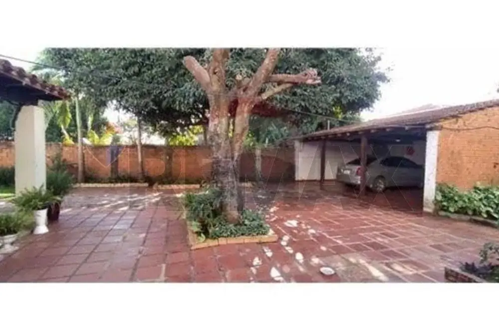 4-Bedroom House for Sale in Che la Reina, Ciudad del Este - Image 6