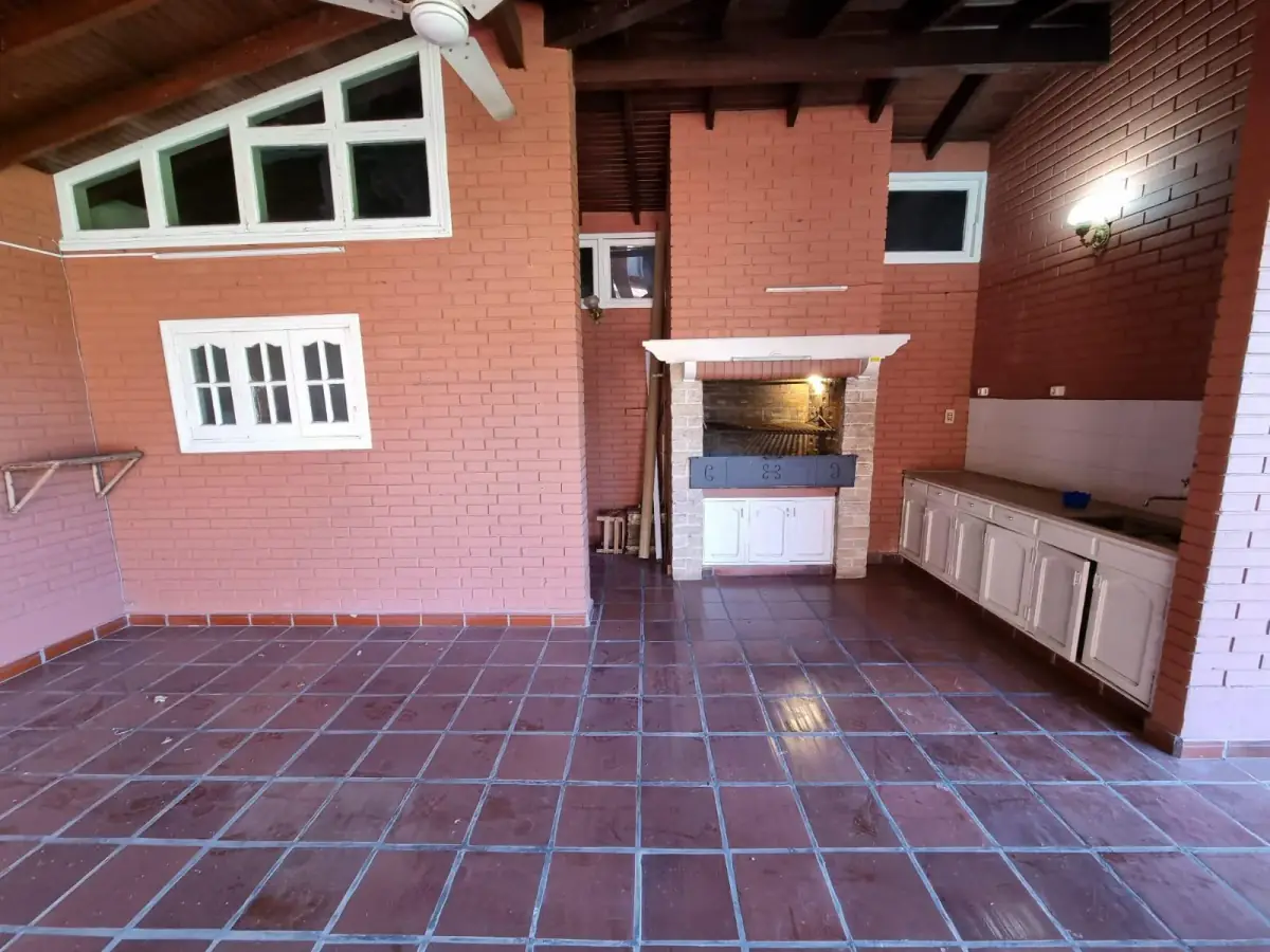 Casa de 3 dormitorios en Venta en Madame Lynch, Asunción - Image 11