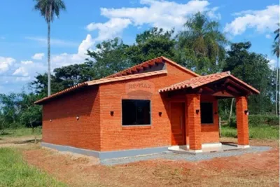 Casa de 2 dormitorios en Venta en San Lorenzo, Presidente Franco