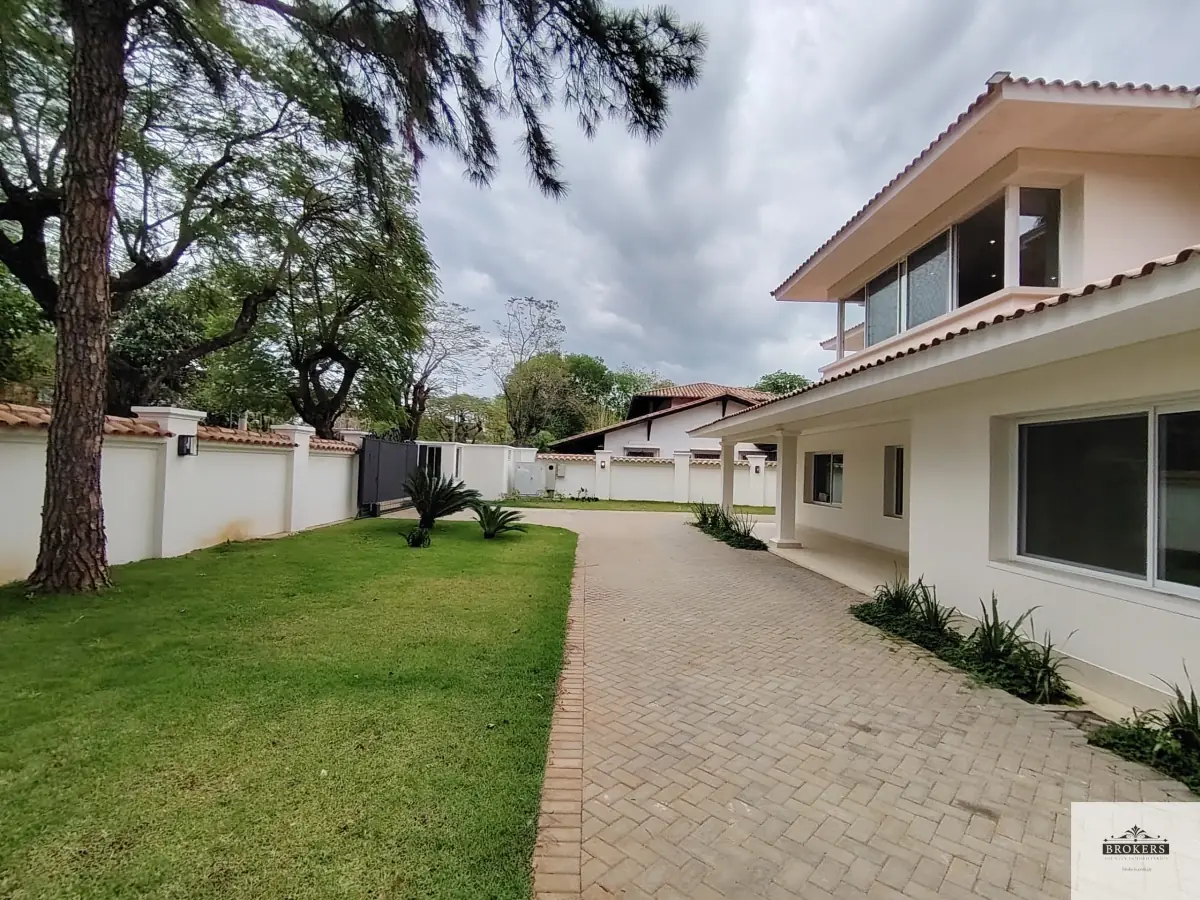 Casa de 5 dormitorios en Alquiler en Mariscal Estigarribia, Asunción - Image 9