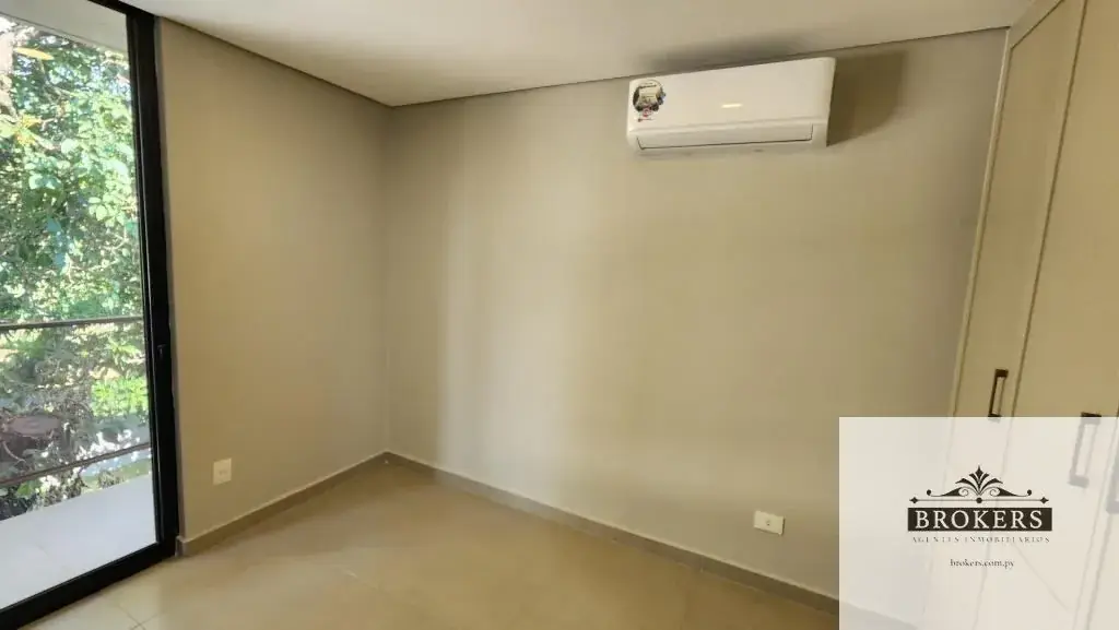 3-Bedroom House for Sale in Primer Barrio, Luque - Image 11