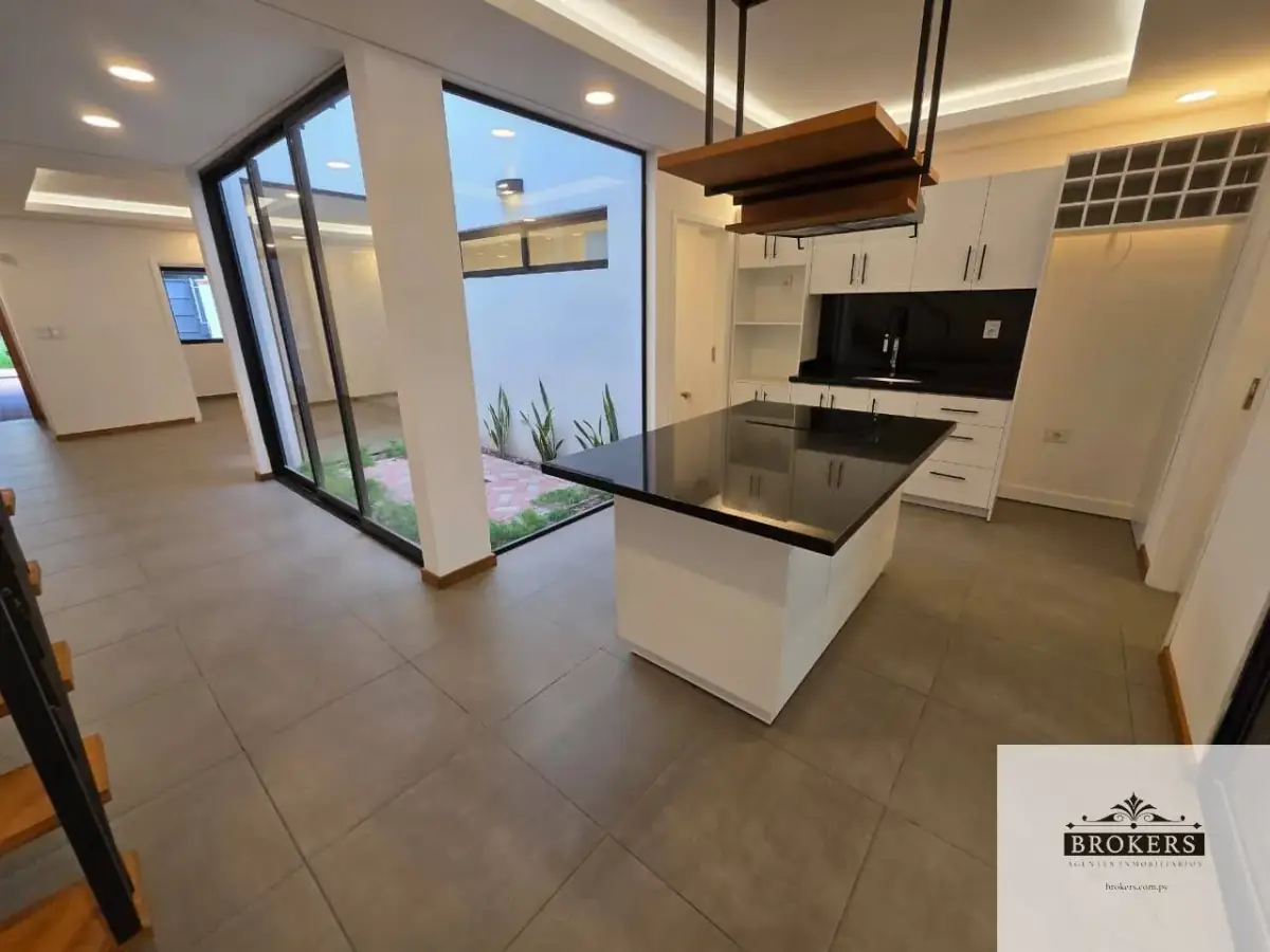 3-Bedroom House for Sale in Primer Barrio, Luque - Image 7
