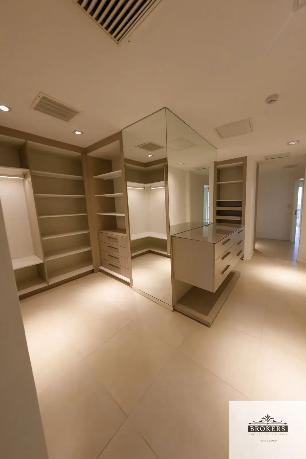4-Bedroom Apartment for Sale in Ycuá Satí, Asunción - Image 15