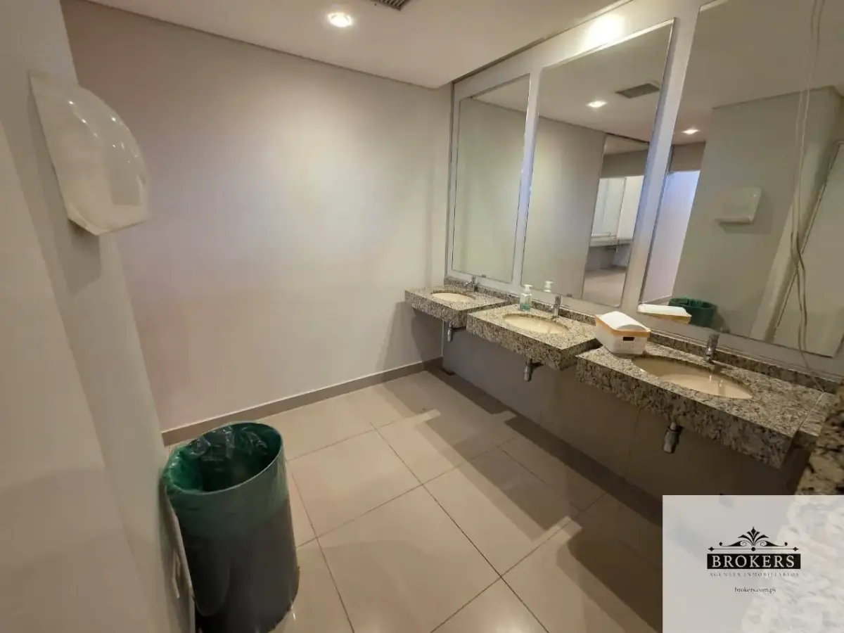 Local Comercial de 420m² en Alquiler en Ycuá Satí, Asunción - Image 18