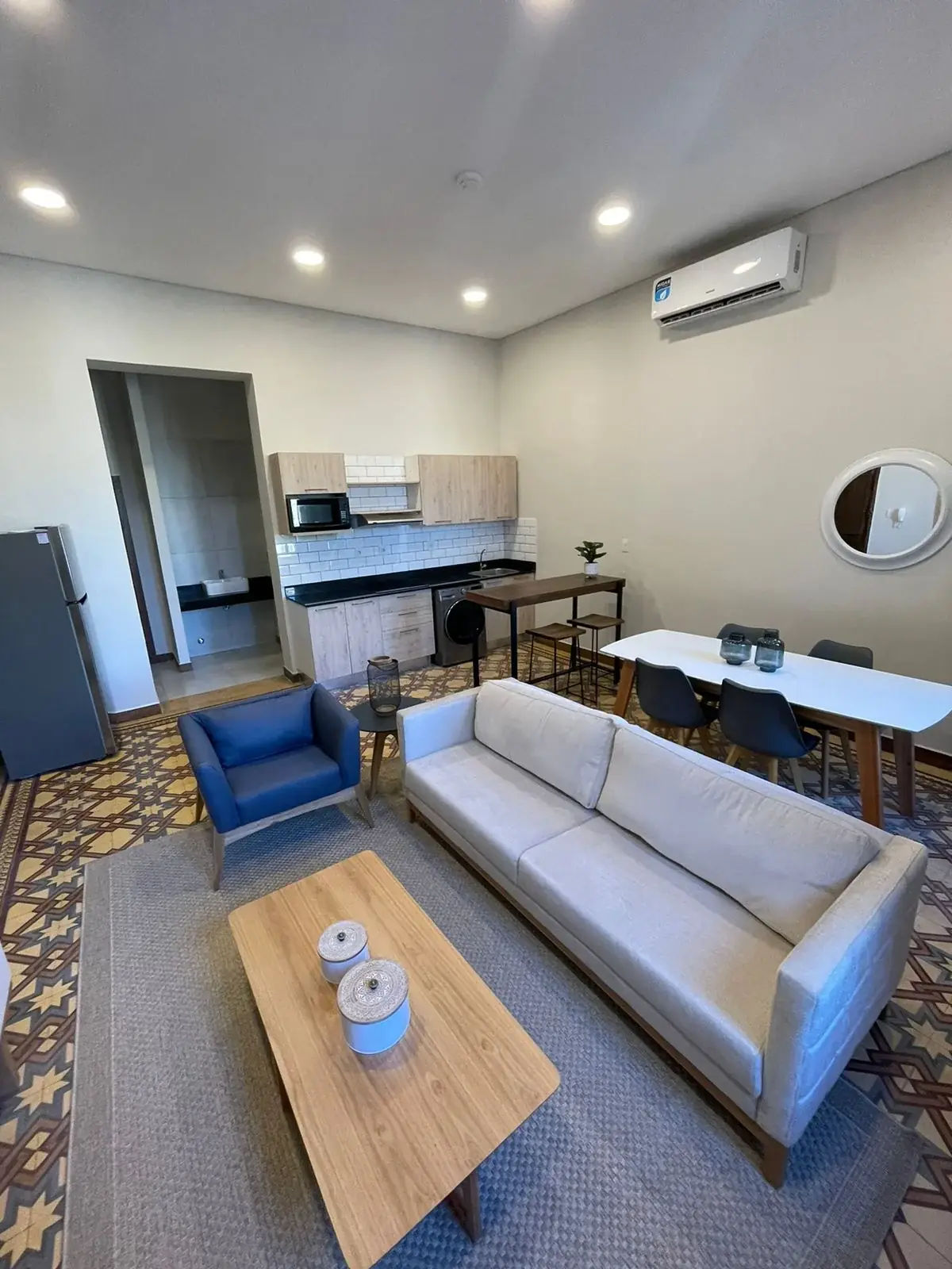 ALQUILO DPTO CON MUEBLES EN EL CENTRO 🌆 67 m2 1 dormitorio - Image 2