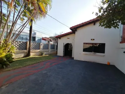 Casa de 2 dormitorios en Venta en Obrero, Lambaré