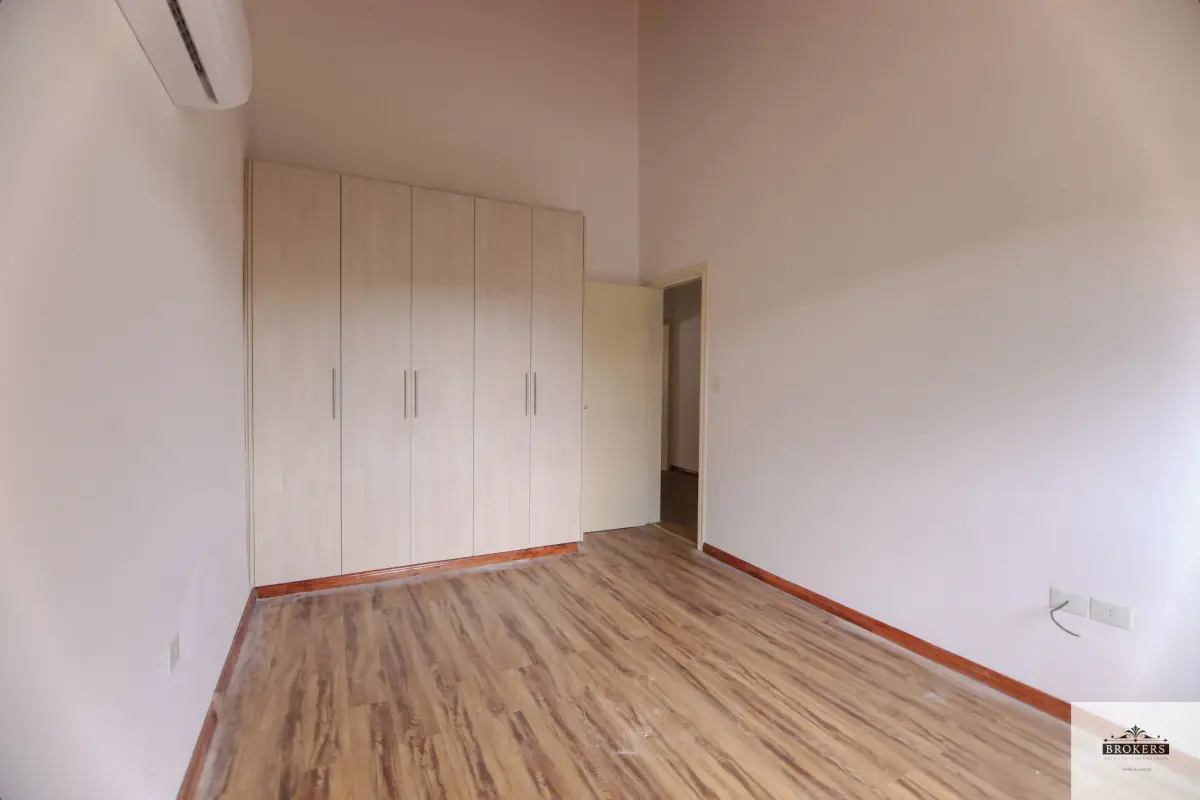 Casa de 3 dormitorios en Alquiler en Recoleta, Asunción - Image 11