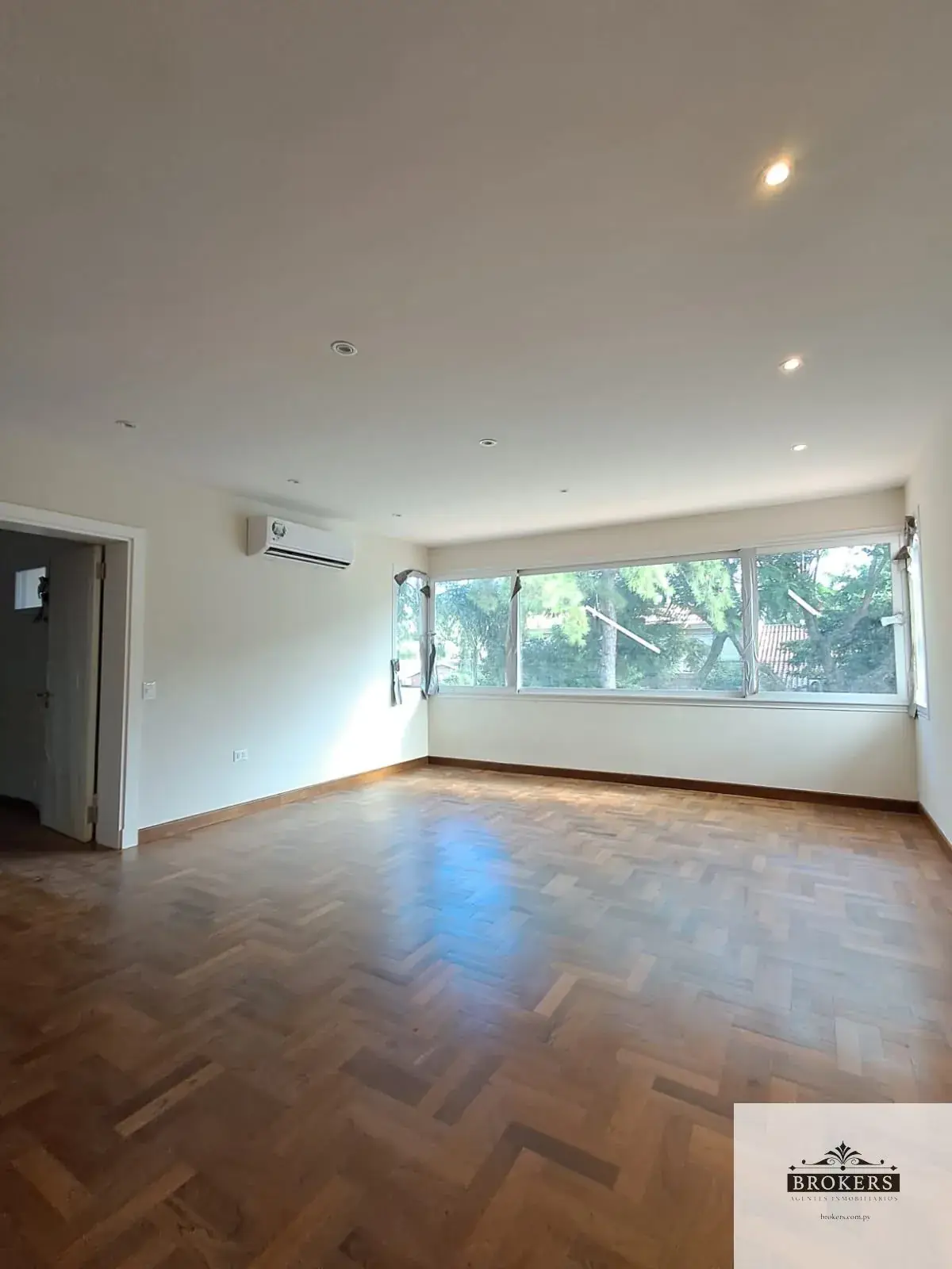 Casa de 4 dormitorios en Alquiler en Mariscal Estigarribia, Asunción - Image 17