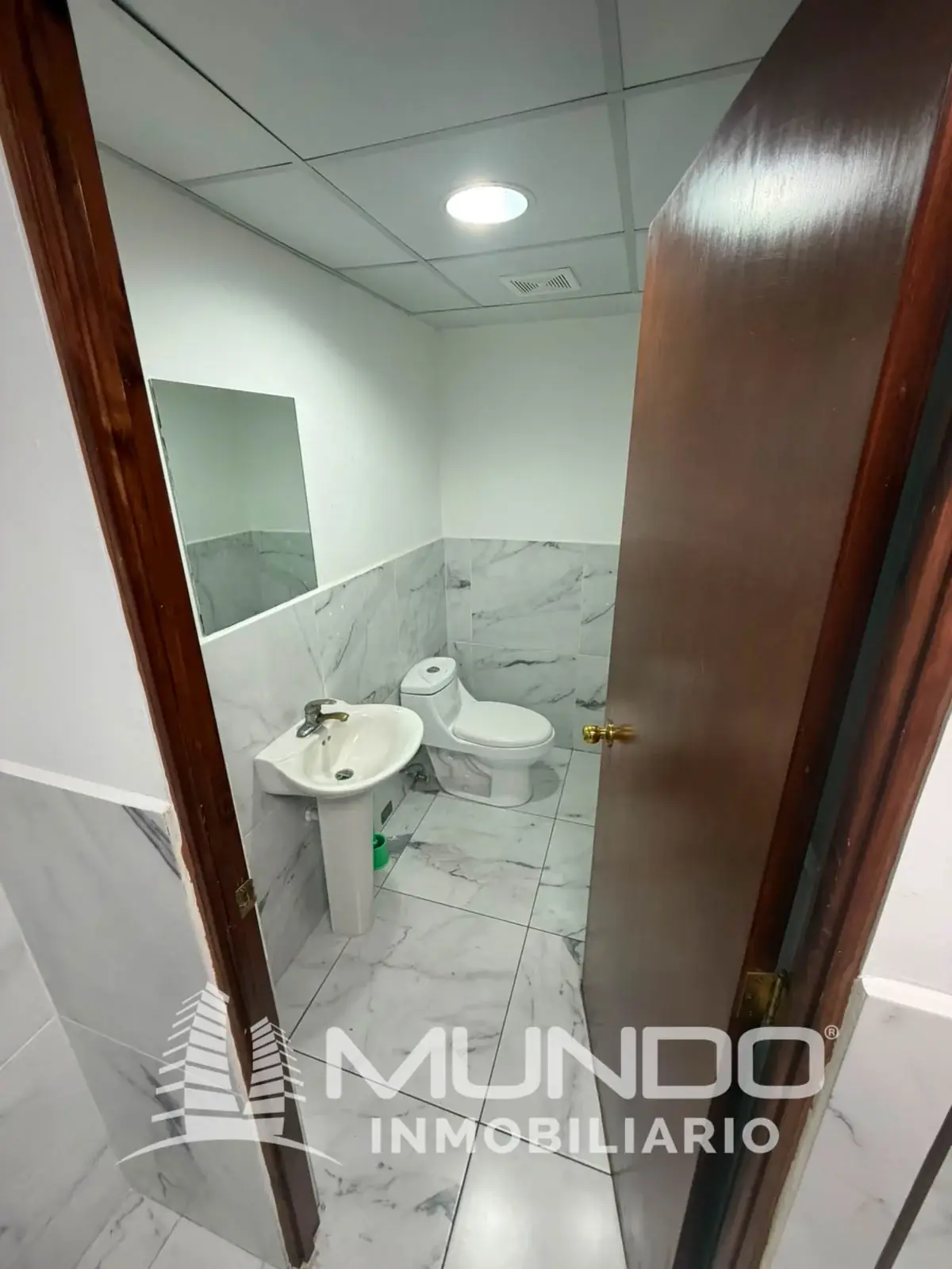 Local Comercial de 166,24m² en Alquiler en Zona 10, Ciudad de Guatemala - Image 4