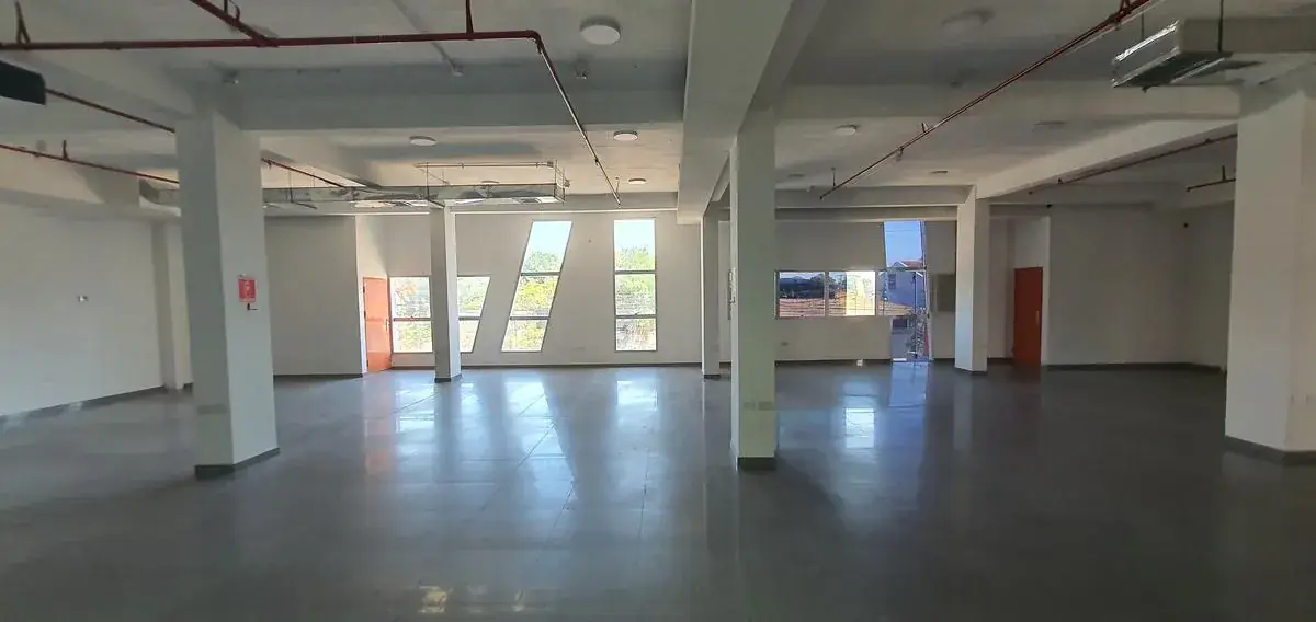 Retail Space of 3,080m² for Sale in Jara, Asunción - Image 10