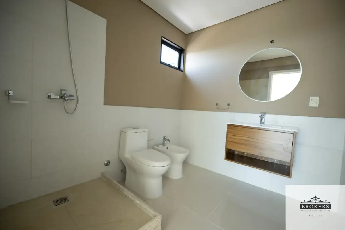 Local Comercial de 42m² en Venta en Salvador del Mundo, Asunción - Image 5