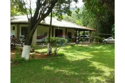 Casa de 4 quartos para Aluguel em Caacupé