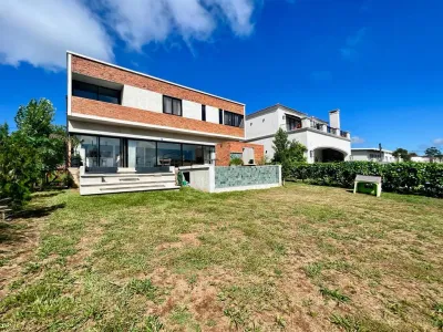 Casa de 3 dormitorios en Venta en San Bernardino