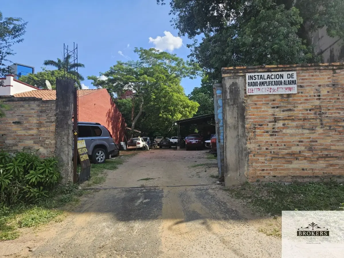 Terreno de 900m² à Venda em Madame Lynch, Assunção - Image 3