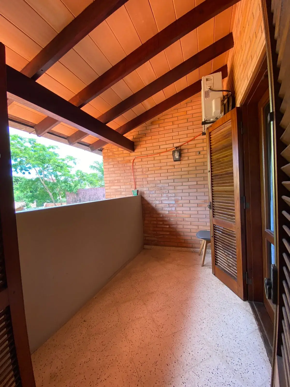 Vendo amplia casa con 3 habitaciones en suite Barrio Las Mercedes - Image 4