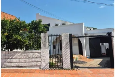 Casa de 8 quartos à venda em Villa Bonita, Villa Elisa