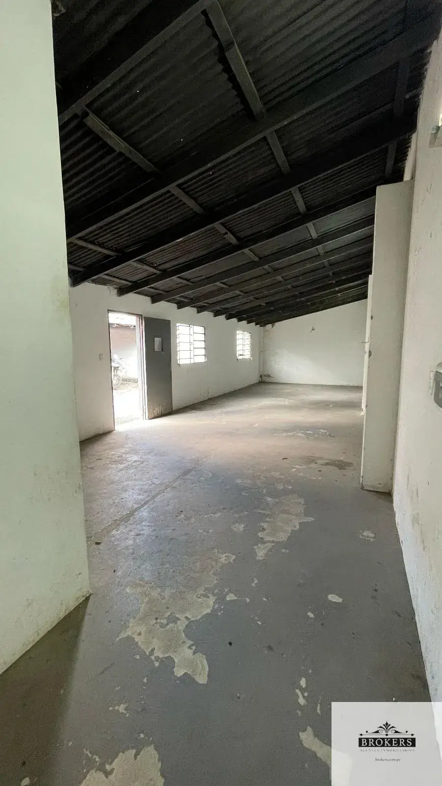 Retail Space of 550m² for Rent in Lambaré - Image 9
