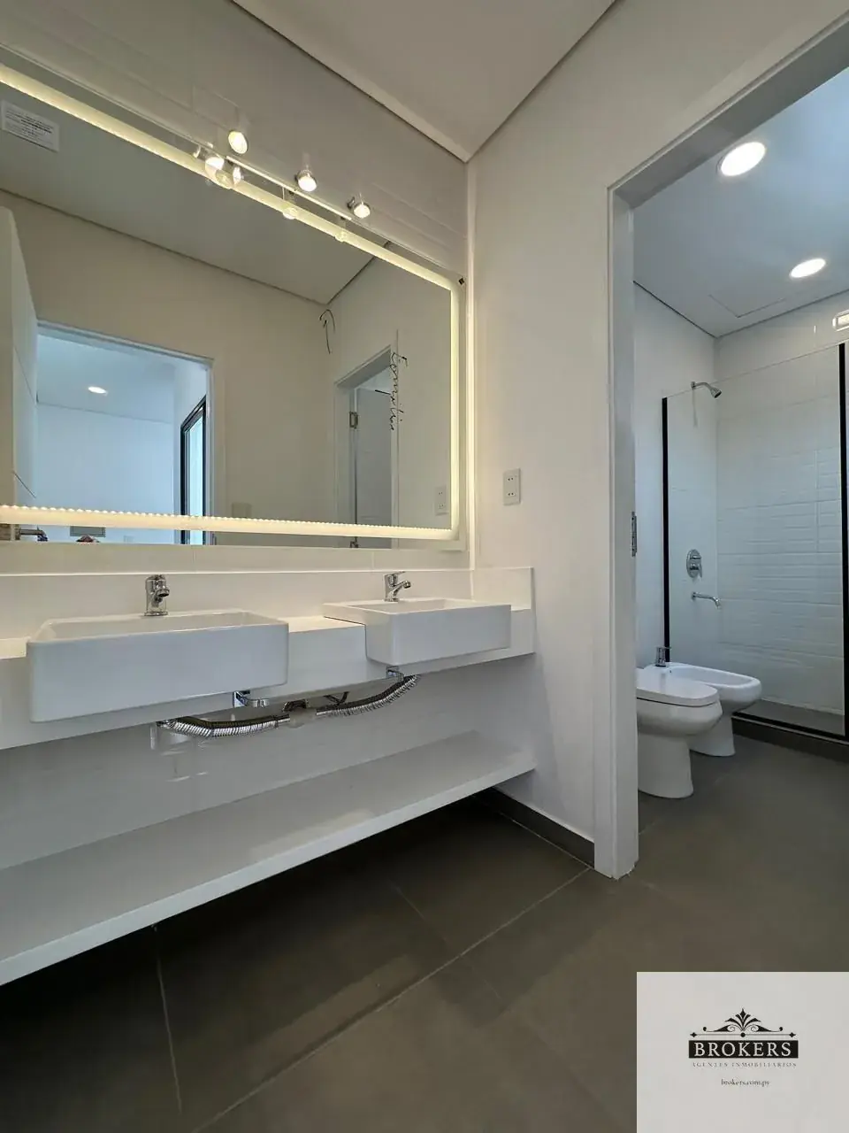 Casa de 3 dormitorios en Venta en Primer Barrio, Luque - Image 10