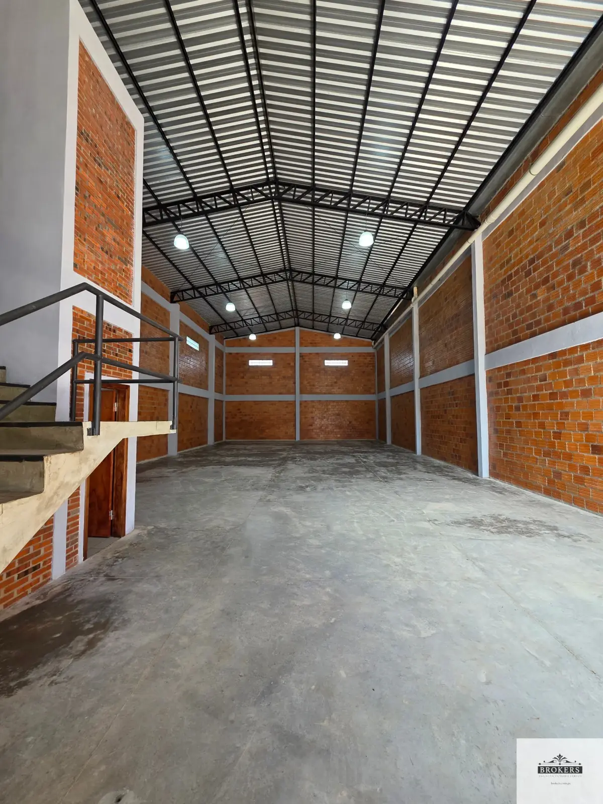 Espaço Comercial de 360m² para Aluguel em San Ramon, Mariano Roque Alonso - Image 6