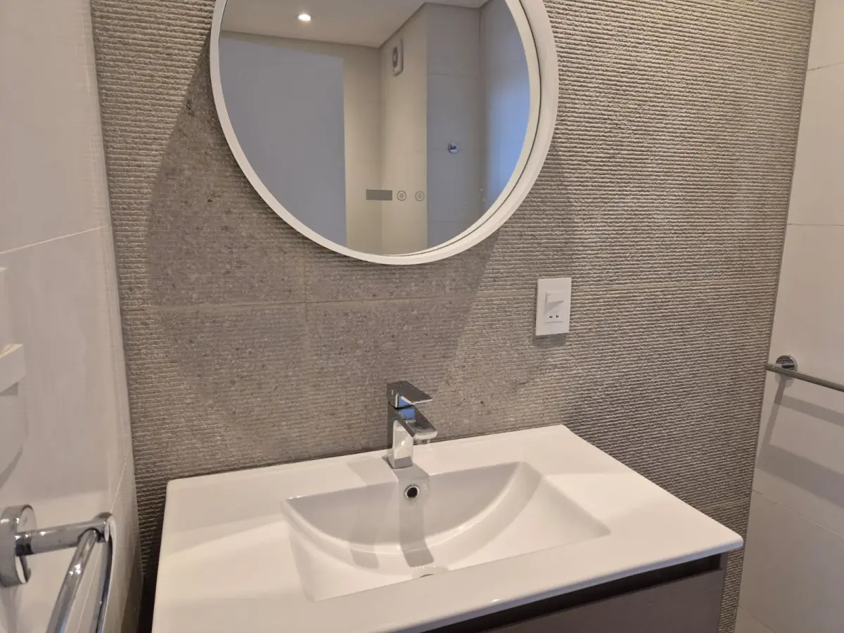 1-Bedroom Apartment in Garden Park Building, 80m², for Rent in Asunción - Image 12