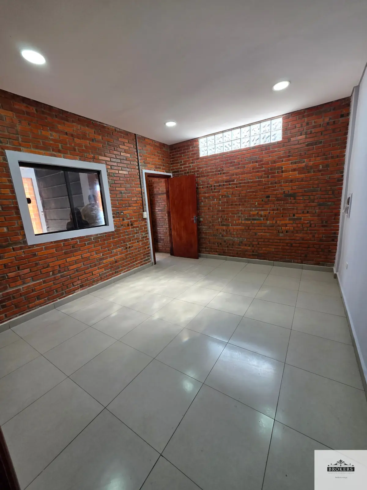 Espaço Comercial de 360m² para Aluguel em San Ramon, Mariano Roque Alonso - Image 12