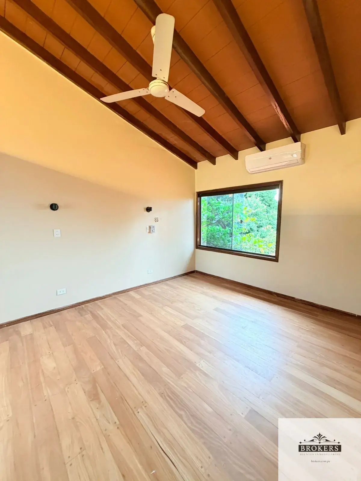 Casa de 4 dormitorios en Venta en Laguna Grande, Fernando de la Mora - Image 15