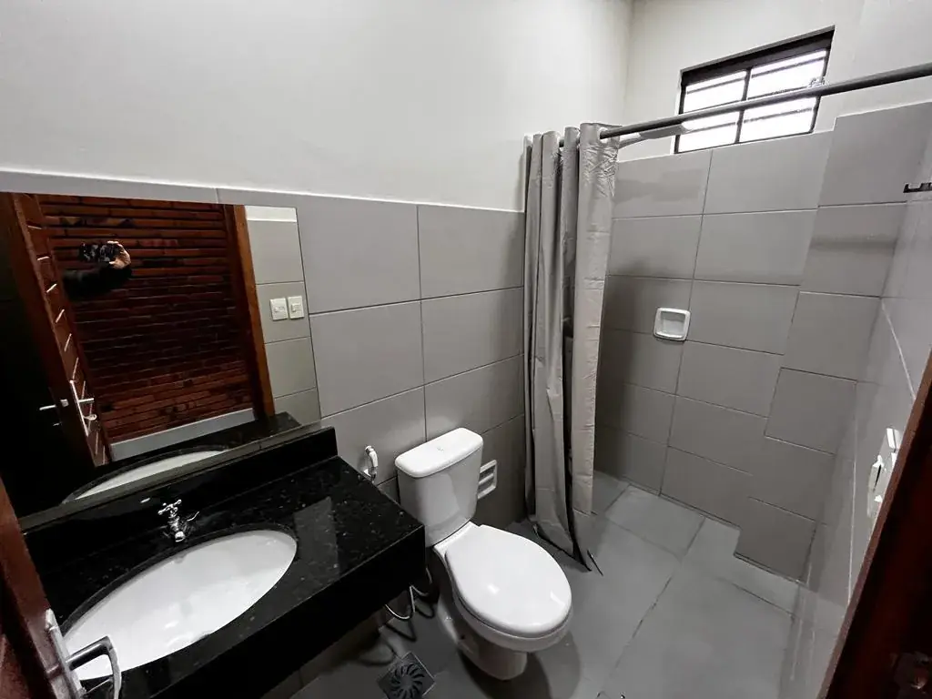 Local Comercial de 400m² en Venta en Defensores del Chaco, Mariano Roque Alonso - Image 6