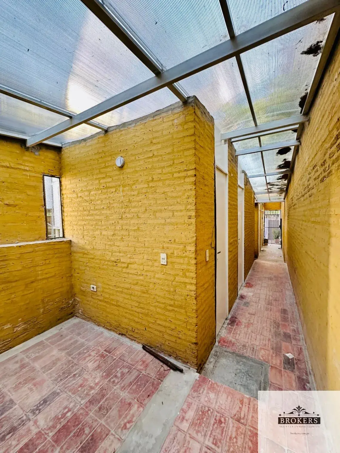 Office of 550m² for Rent in Mburucuyá, Asunción - Image 19