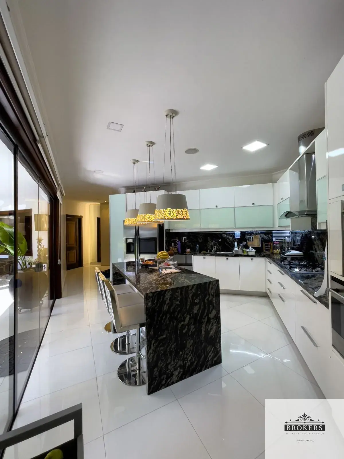 Casa de 4 dormitorios en Venta en Ycuá Satí, Asunción - Image 10