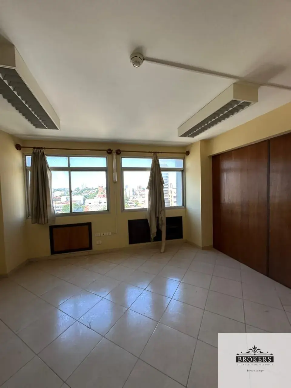 Espaço Comercial de 47m² para Aluguel em Catedral, Assunção - Image 6