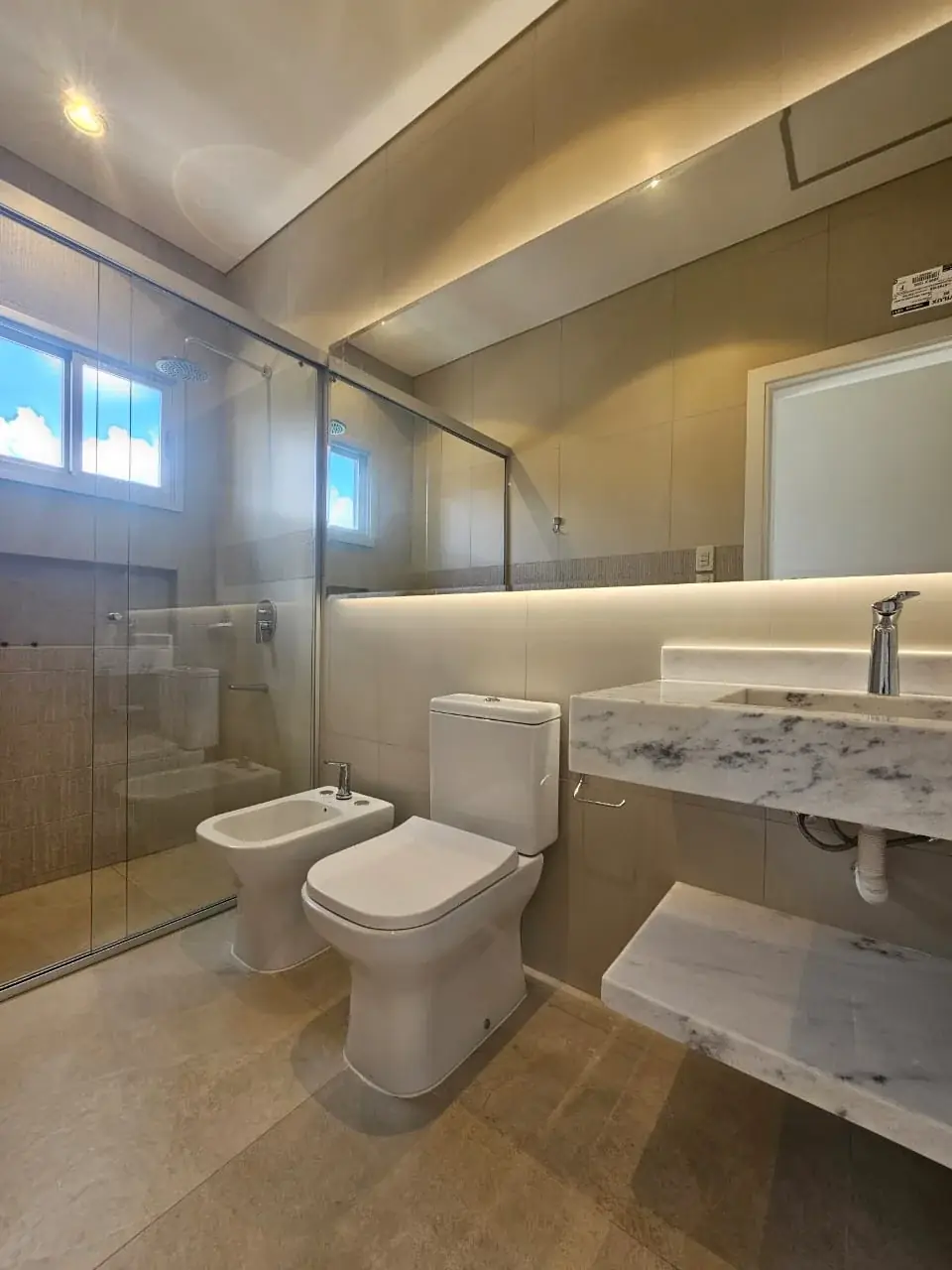 EN VENTA - Duplex con 3 dormitirios en suite . Barrio Ycua Sati - Image 7