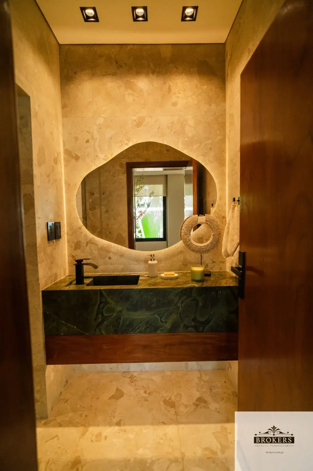 5-Bedroom House for Sale in Cristobal Colon, San Bernardino - Image 20