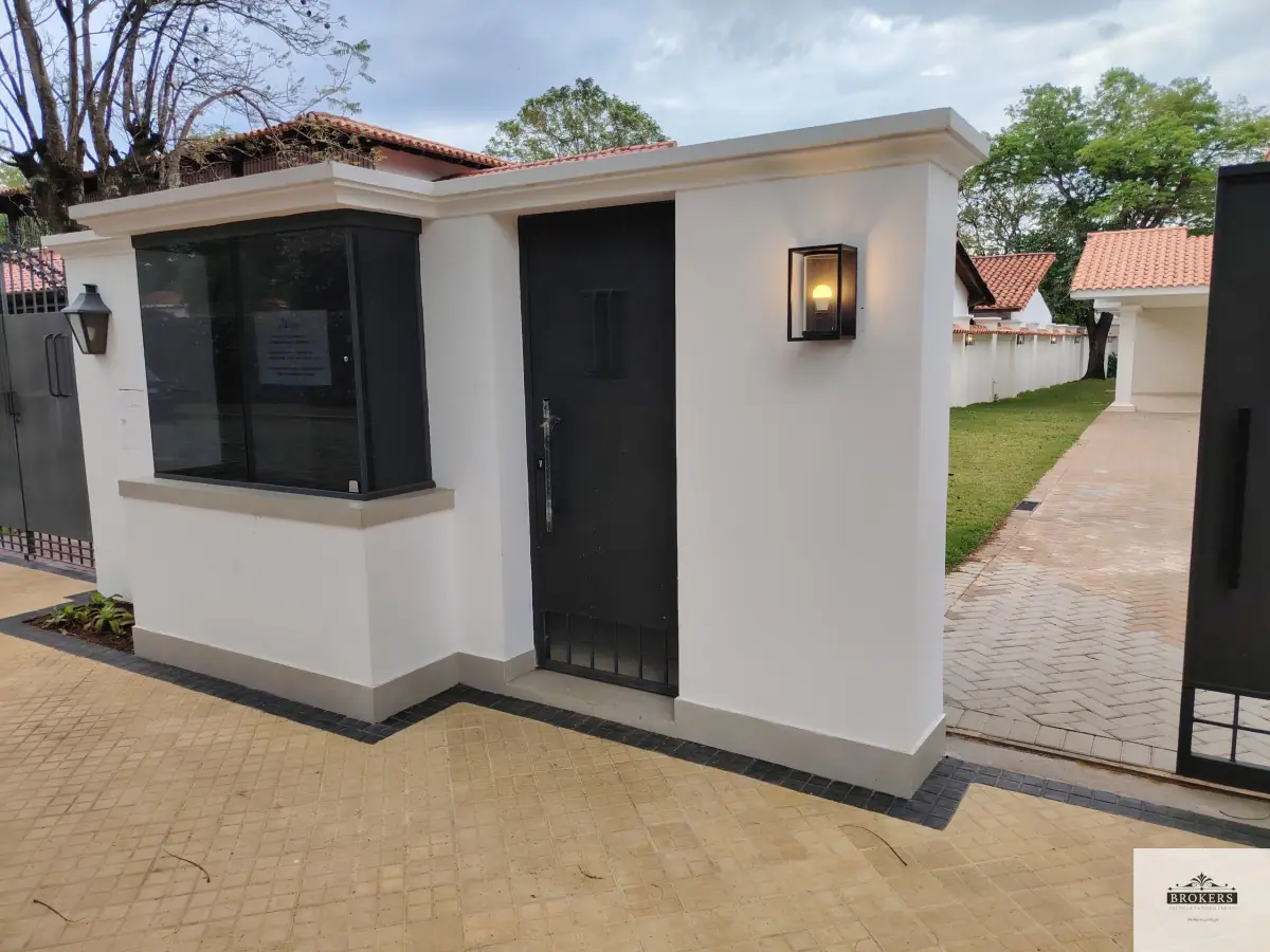 Casa de 5 dormitorios en Alquiler en Mariscal Estigarribia, Asunción - Image 4