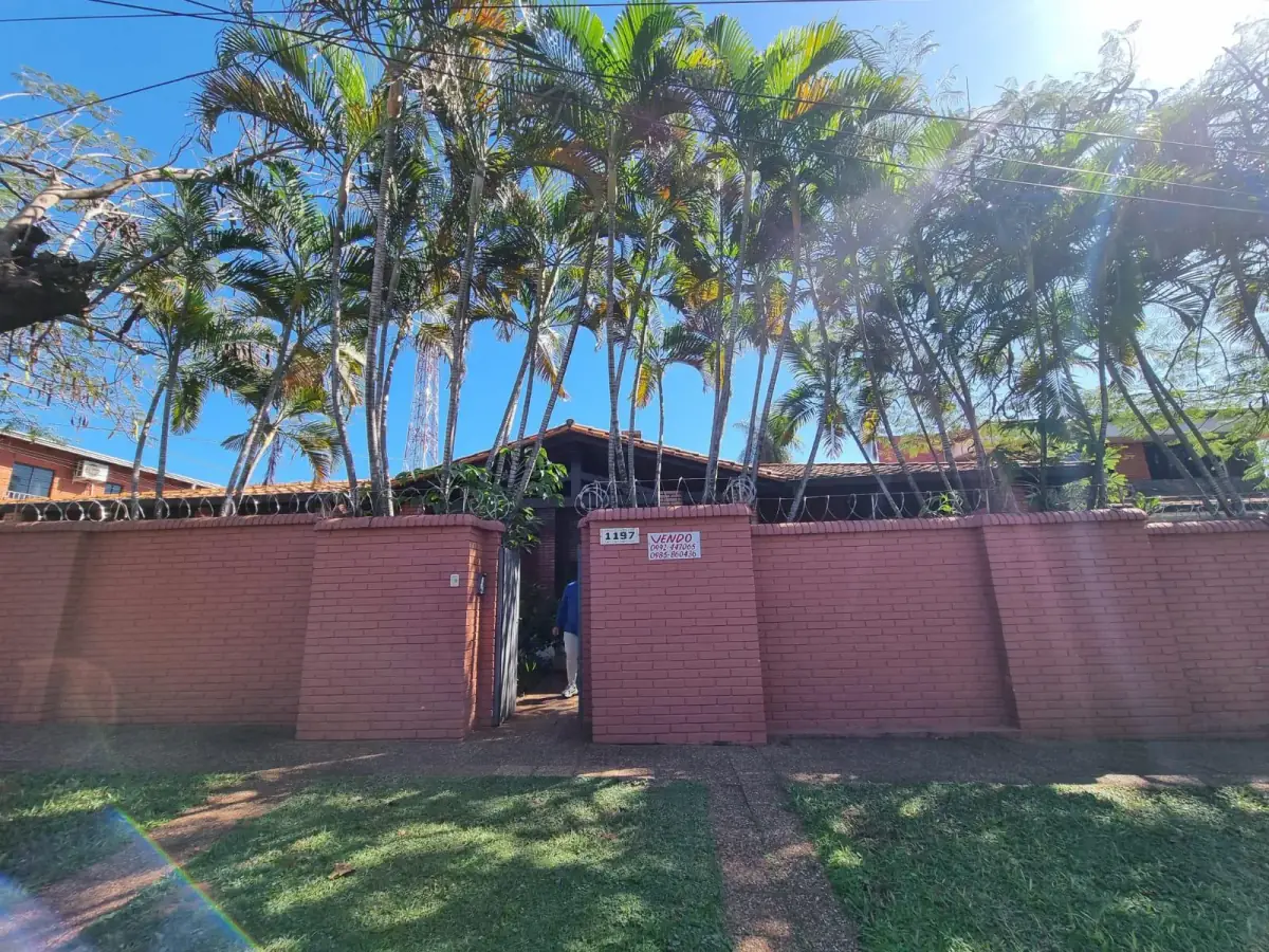 Casa de 3 dormitorios en Venta en Madame Lynch, Asunción - Image 2