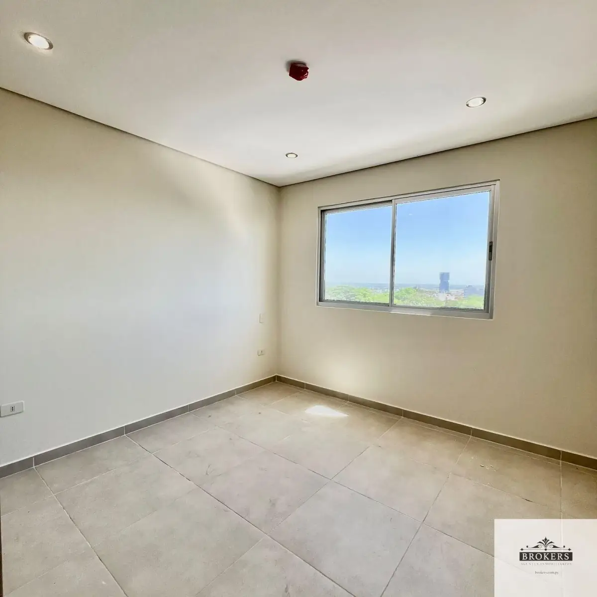 Departamento de 2 dormitorios en Venta en Jara, Lambaré - Image 13