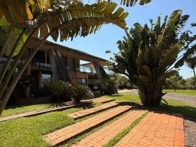 Casa de 5 dormitorios en Venta en Surubi´i, Mariano Roque Alonso
