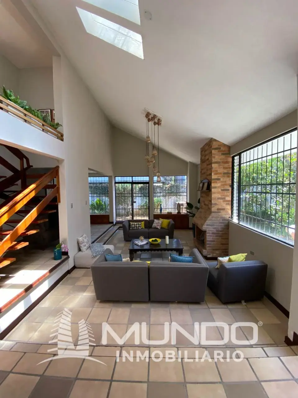 Casa de 4 quartos, 425m², para Aluguel na Cidade da Guatemala - Image 2
