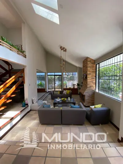 Casa de 4 dormitorios, 425m², en Alquiler en Ciudad de Guatemala